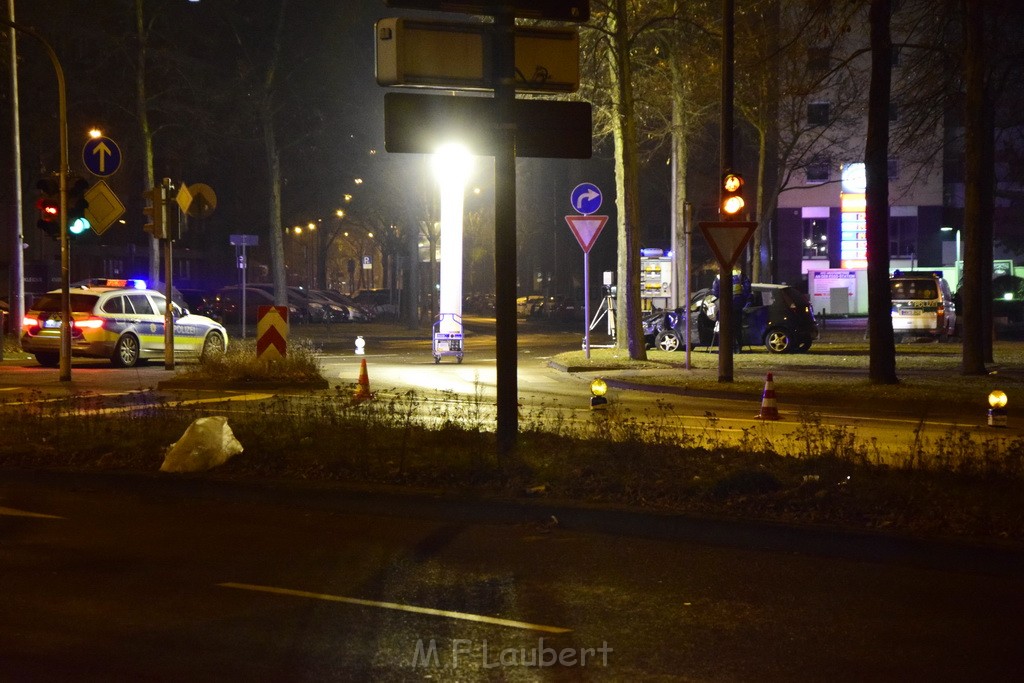 VU PKW Baum Koeln Deutz Deutz Kalkerstr P71.JPG - Miklos Laubert